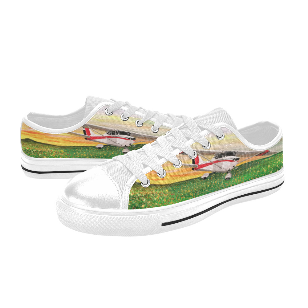 The Flight Of Sunflowers Women's Classic Canvas Shoes (Model 018)