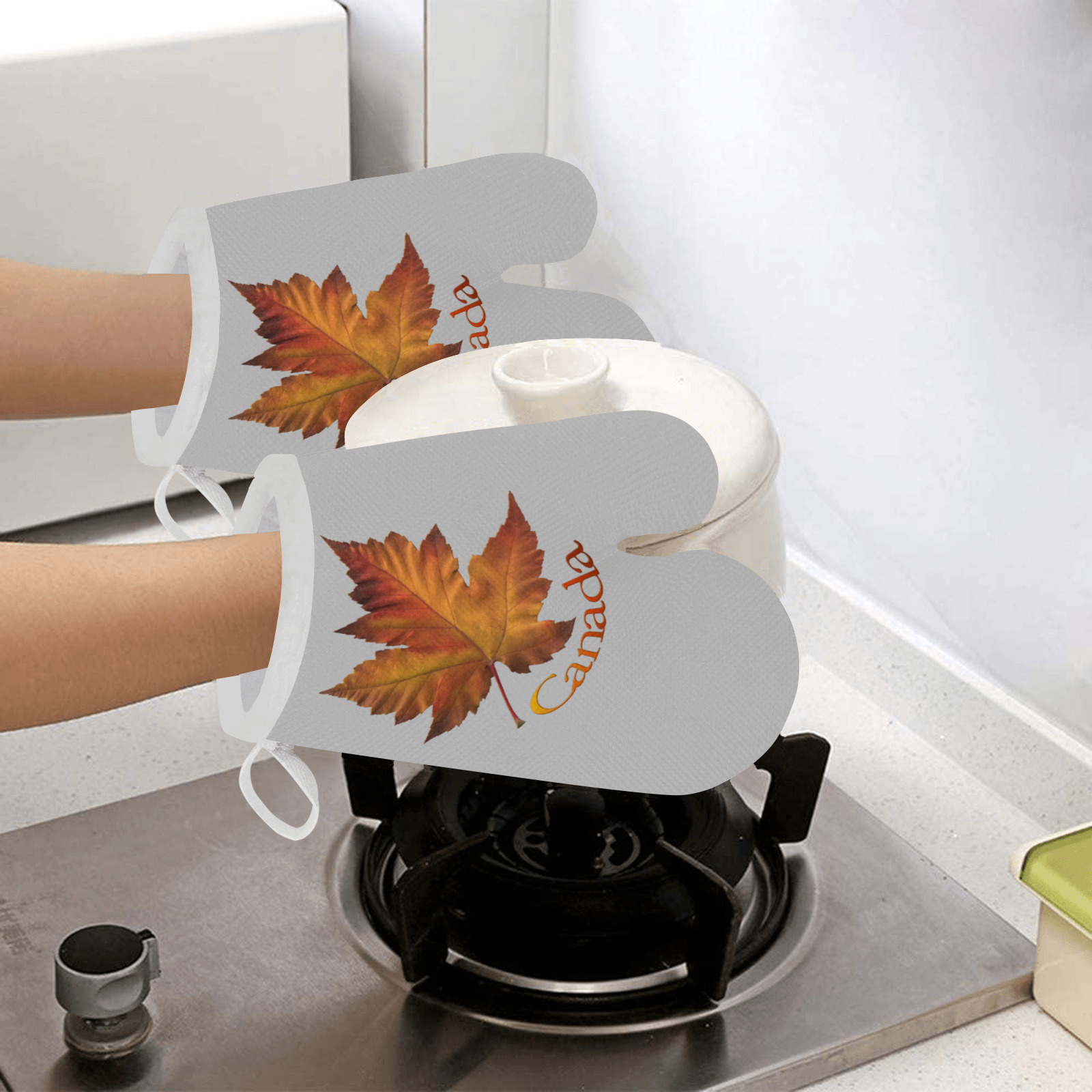 Canada Maple Leaf Souvenir Linen Oven Mitt (Two Pieces)