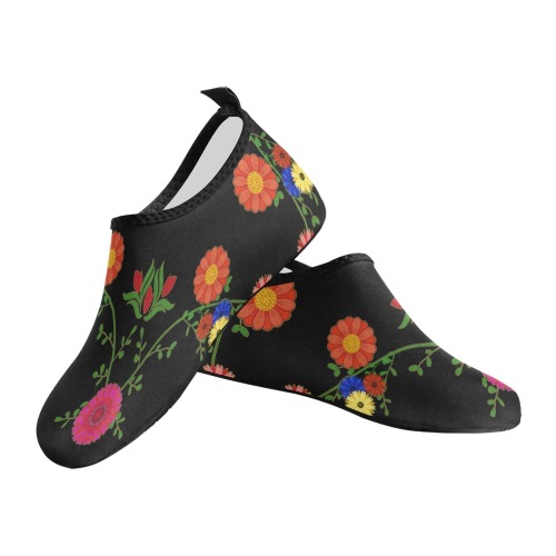 Flowers on the Vine / Black Men's Slip-On Water Shoes (Model 056)