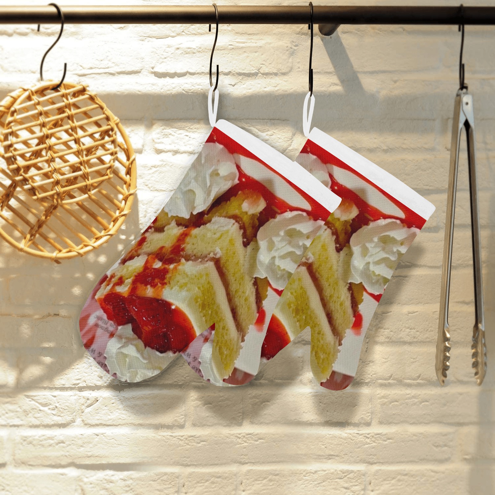 Strawberry Short cake Linen Oven Mitt (Two Pieces)