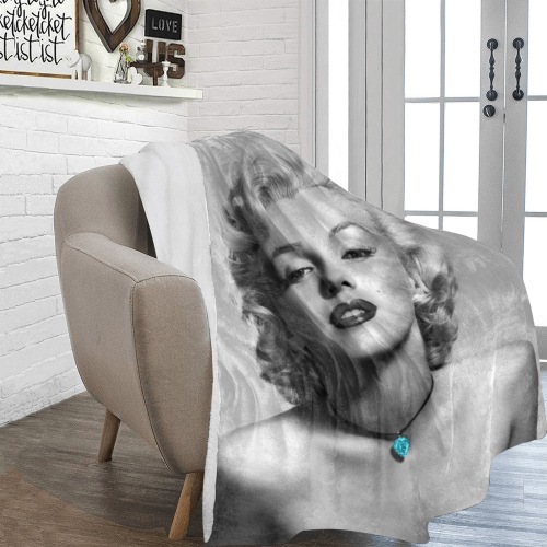 Marilyn Monroe Blue Necklace Ultra-Soft Micro Fleece Blanket 70''x80''