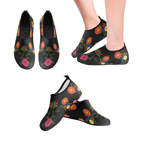 Flowers on the Vine / Black Women's Slip-On Water Shoes (Model 056)