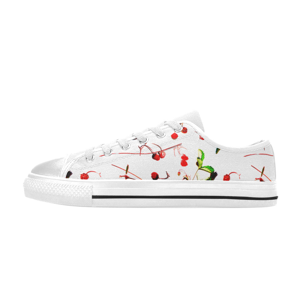 Wild Strawberries Women's Classic Canvas Shoes (Model 018)