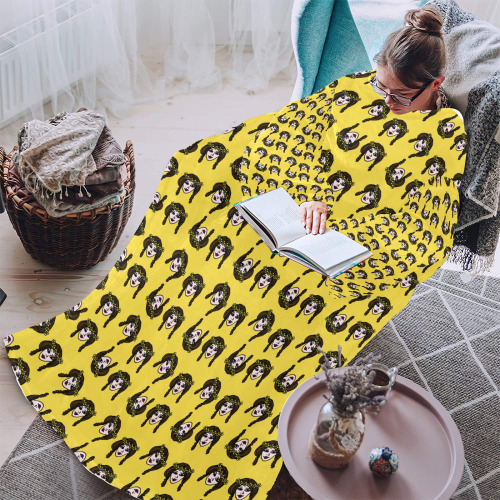 retro girl daisy chain pattern yellow Blanket Robe with Sleeves for Adults