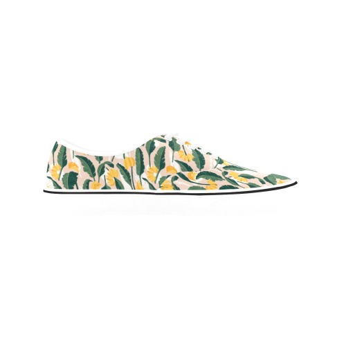 More banana leaves 98 Classic Women's Canvas Low Top Shoes (Model E001-4)