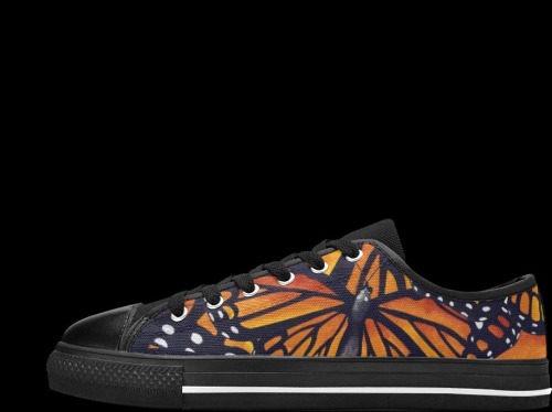 Orange Monarch Butterflies Men's Classic Canvas Shoes (Model 018)