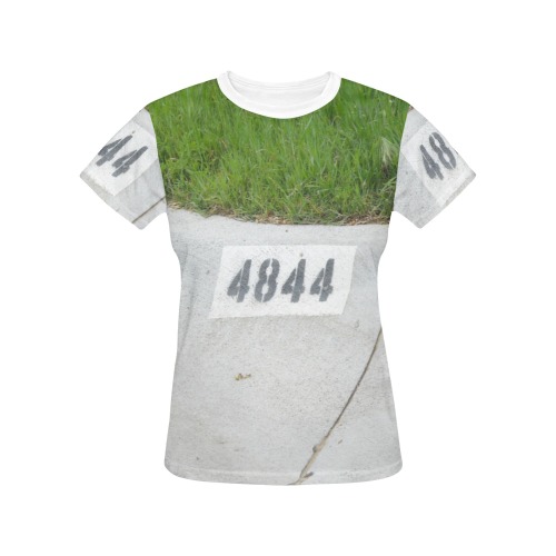 Street Number 4844 with white collar Women's All Over Print Crew Neck T-Shirt (Model T40-2)