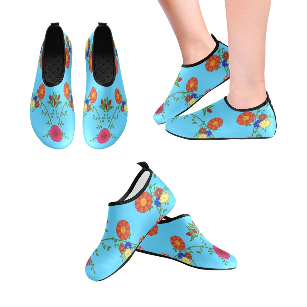 Flowers on the Vine / Blue Men's Slip-On Water Shoes (Model 056)